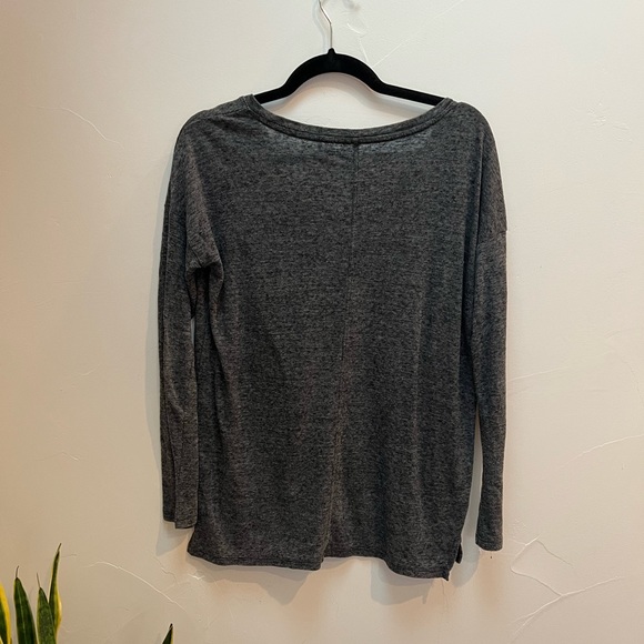 Old Navy Gray Boyfriend Tee Shirt - Picture 2 of 4